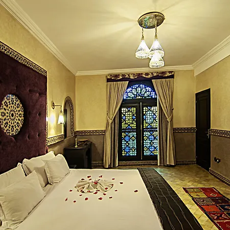 Palais Ommeyad Jacuzzi Suites & Spa-2