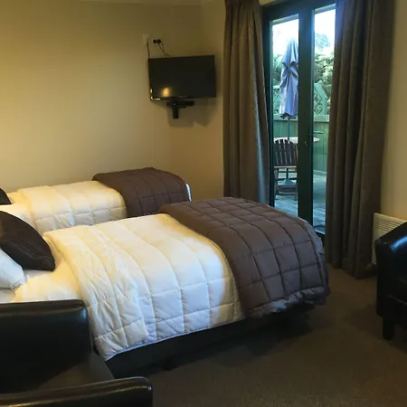 Lake Roxburgh Lodge-2