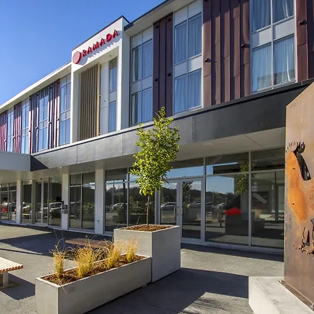 Ramada Suites By Wyndham Albany-3