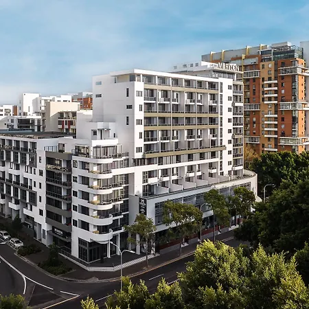 Meriton Suites Waterloo-3
