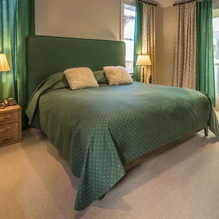 Dunton Town House Hotel-2