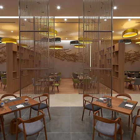Holiday Inn & Suites Saigon Airport By Ihg-3