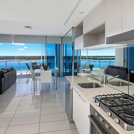 Silvershore Apartments On The Broadwater-2