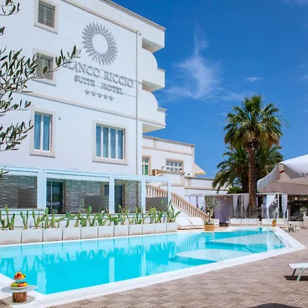 Bianco Riccio Suite Hotel-3