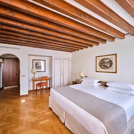 Hotel Villa Cipriani-2