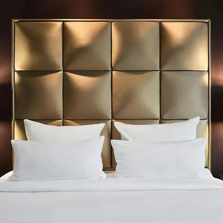 Roomers Frankfurt Central, Autograph Collection-2
