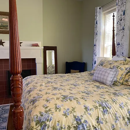 Bourbon Manor Bed & Breakfast Inn-3