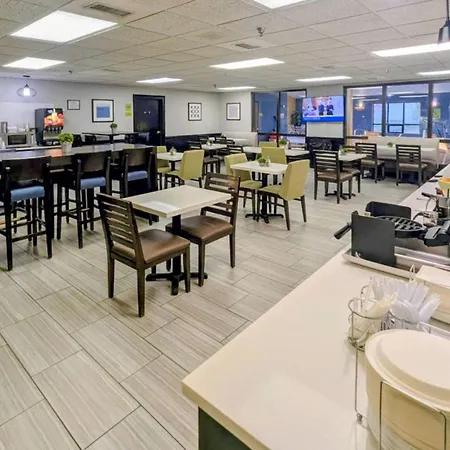 Quality Inn Warrensburg-3