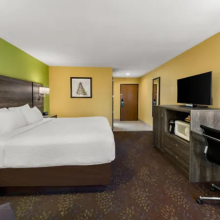 Quality Inn Warrensburg-2