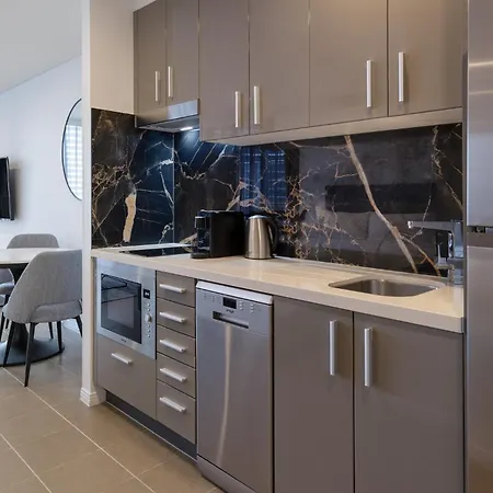 Meriton Suites Broadbeach-3