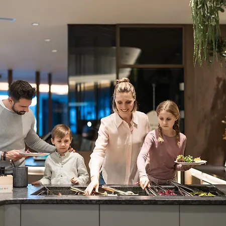 Das Gerstl Family Retreat-2
