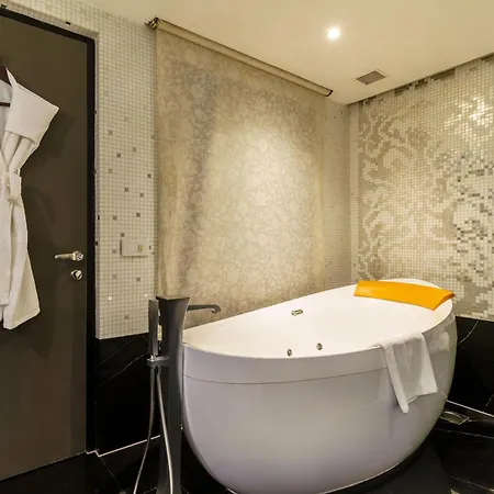 Le Meridien, Surat-3