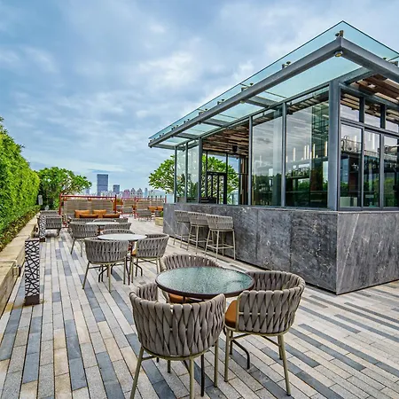 Fraser Suites Shenzhen: Infinity Pool & Business Zone Convenience-2