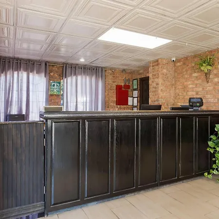 Rodeway Inn Branson, Brick House-2
