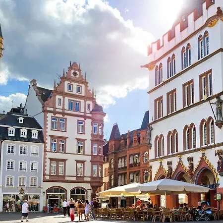 Victor's Residenz-Hotel Schloss Berg-3