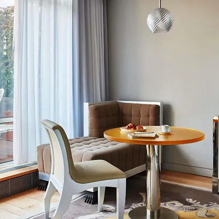 Sanderson London-3