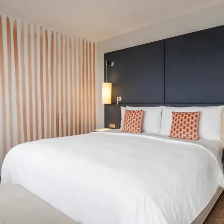 Renaissance Paris Arc De Triomphe Hotel-2