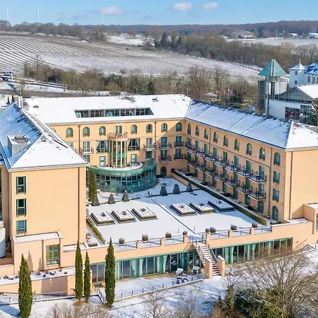 Victor'S Residenz-Hotel Schloss Berg-3