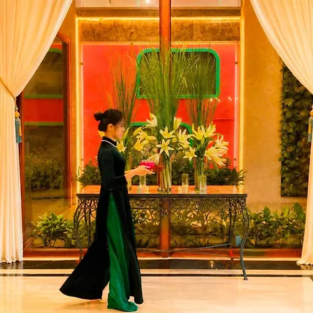 Happy Life Grand Hotel & Rooftop Skybar-2