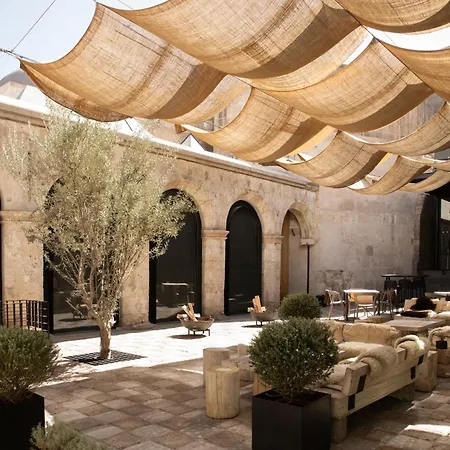 Cirqa - Relais & Chateaux-2