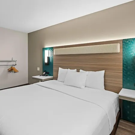 Econo Lodge Inn & Suites Santa Fe South-2