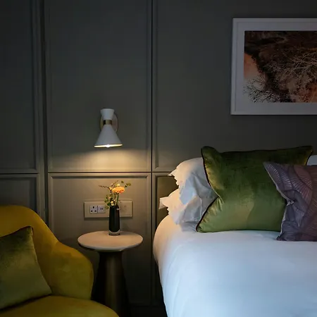 The Guardsman Hotel-2