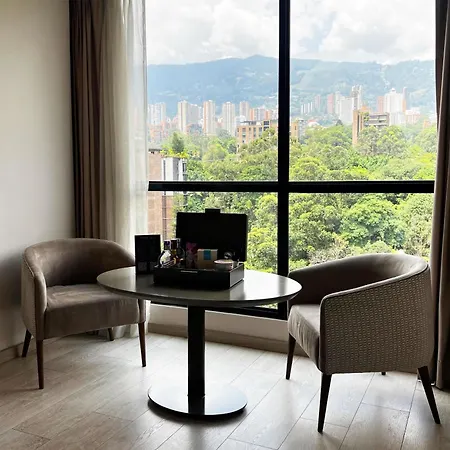 York Medellin, Curio Collection By Hilton-3