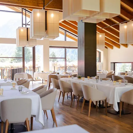 Grand Hotel Courmayeur Mont Blanc, By R Collection Hotels-3