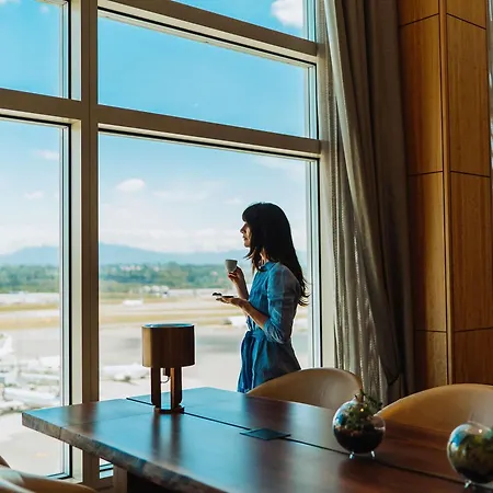 Fairmont Vancouver Airport In-Terminal Hotel-3