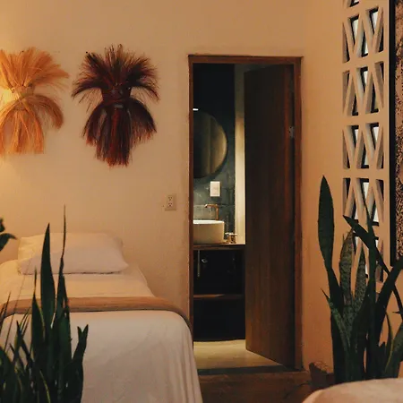 Hotel Sin Nombre-2