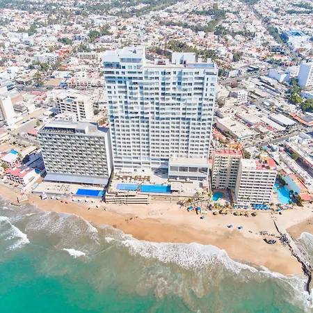 Courtyard By Marriott Mazatlan Beach Resort-3
