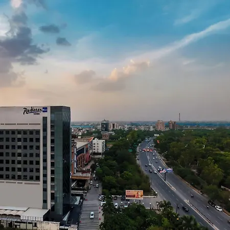 Radisson Blu Towers Kaushambi Delhi Ncr-2