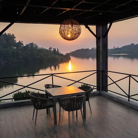 Lux* Lake Kivu-2