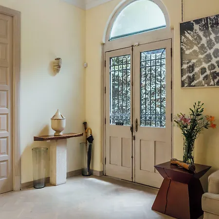 Maison Du Comte-3