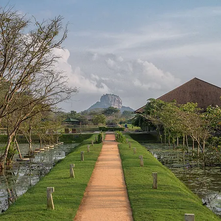Water Garden Sigiriya - 30 Chic Designed Private Villas Overlooking Sigiriya-3