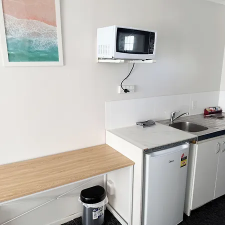 Champers Motor Inn-2