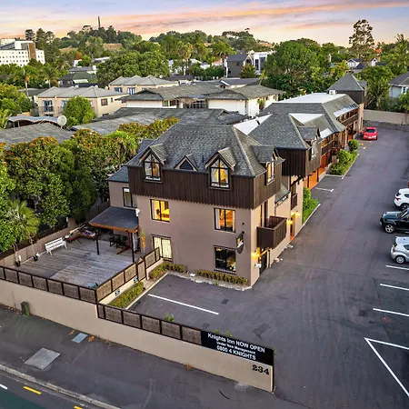Knights Inn-3