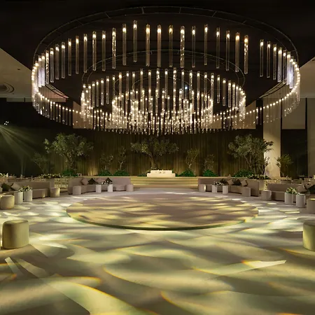 Le Meridien Dubai Hotel & Conference Centre-2