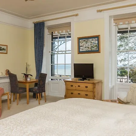 Lammas Park House-3