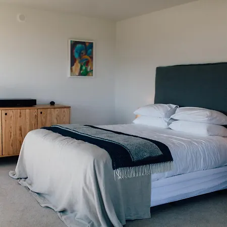 Black Estate B & B-3