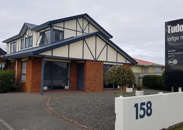 Tudor Lodge Motel