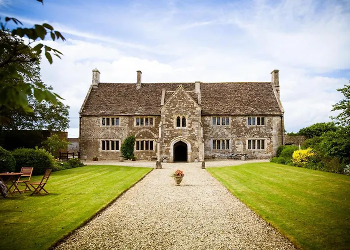 Seymours Court