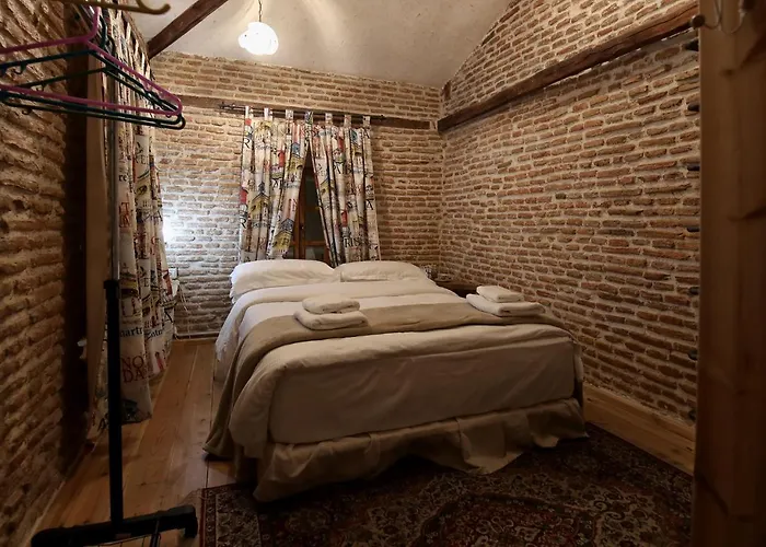 Le Petit Secret, Korce, Albania