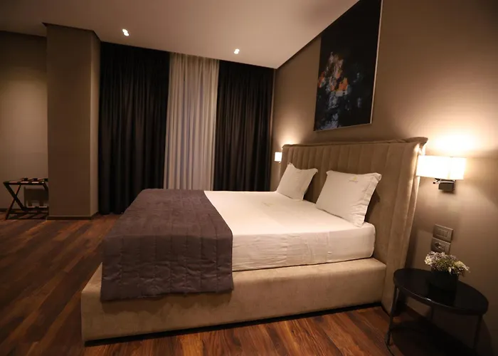 Supreme Hotel Golem 