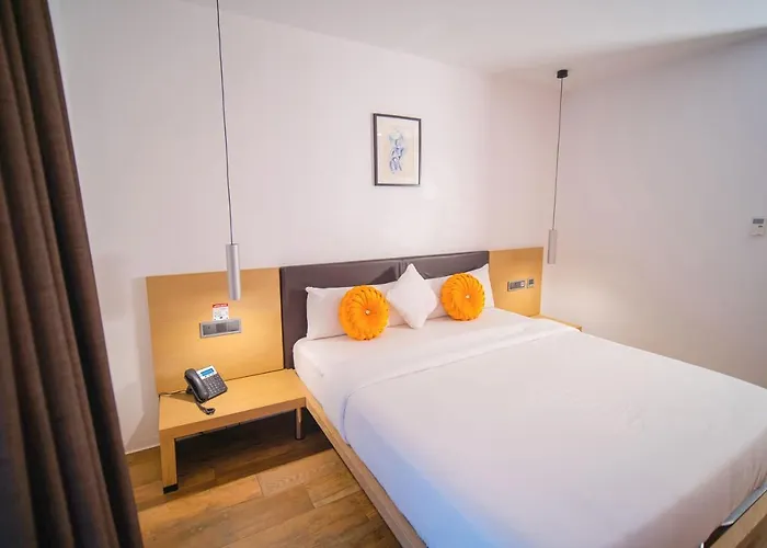 Sv Chrome By Aj Boutique Hotel