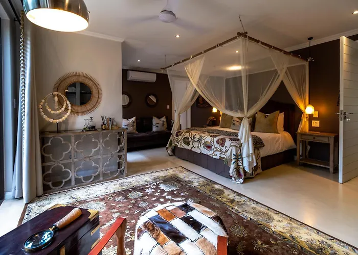 Safari Moon Luxury Bush Lodge