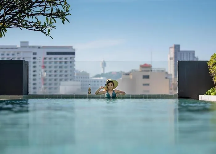 Page 10 Hotel