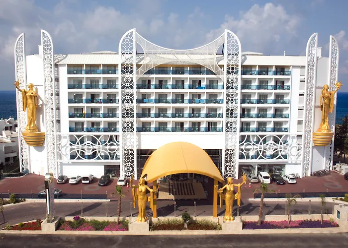 Azura Deluxe Resort & Spa
