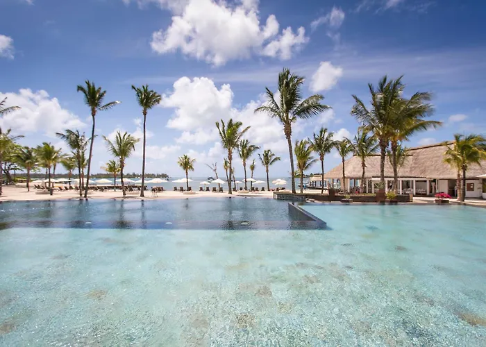Hotel The Bay Club At Anahita Beau Champ