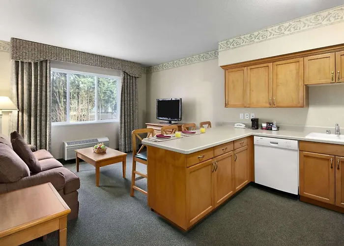 Ramada By Wyndham Olympia Hotel